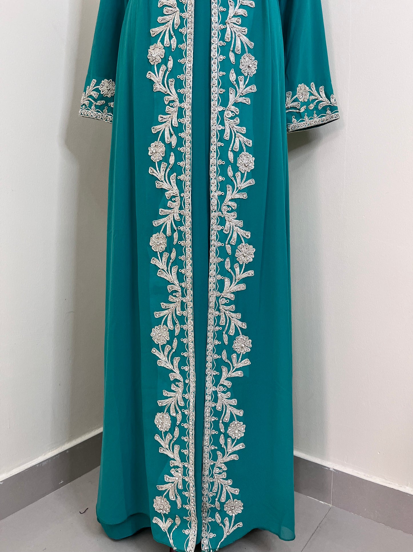 Embellished Three-pieces Kaftan Dress &  jacket with Belt - قفطان مطرز من 3 قطع